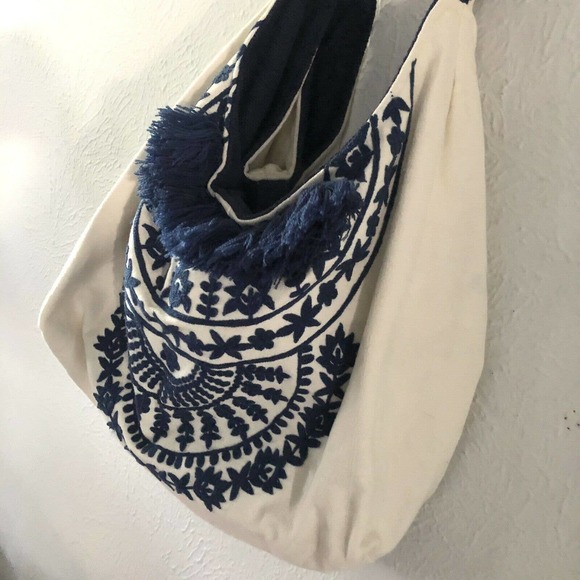 America & Beyond Blue Floral Embroidered Tote - Picture 3 of 12